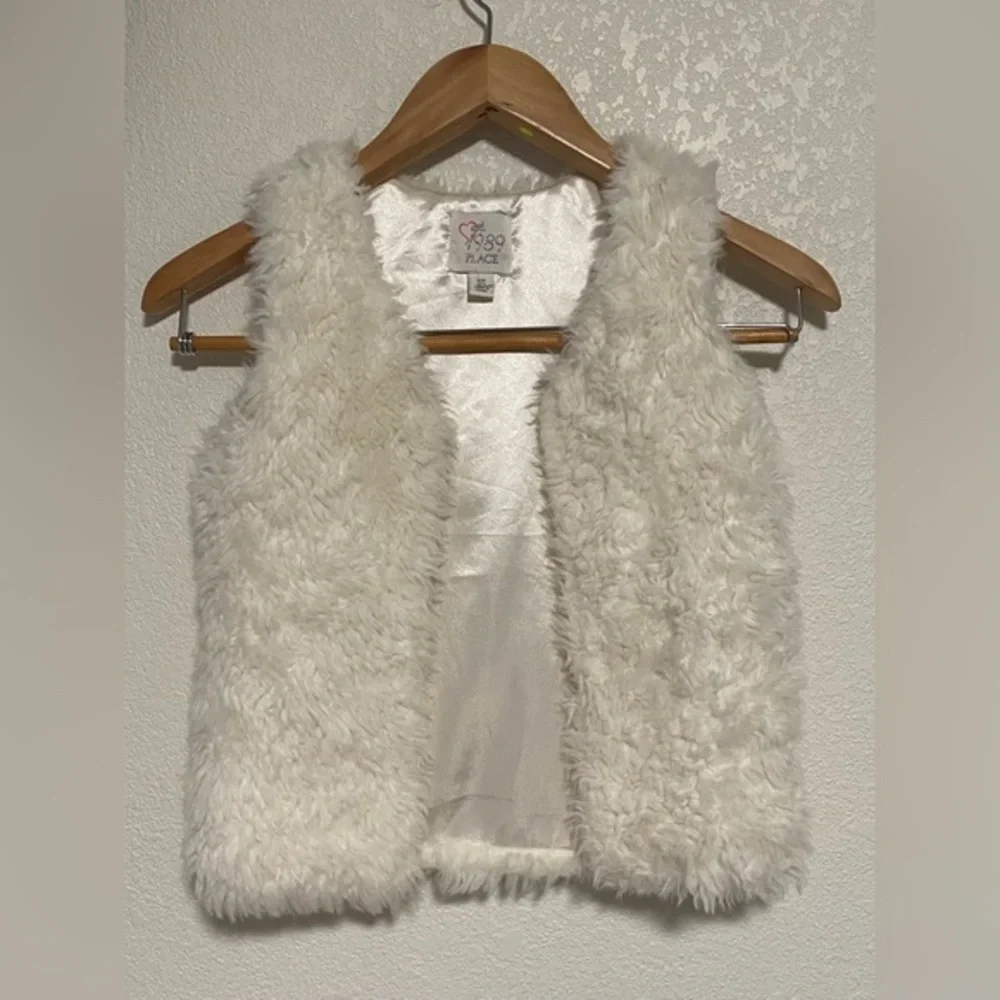 1989 Place White faux fur vest